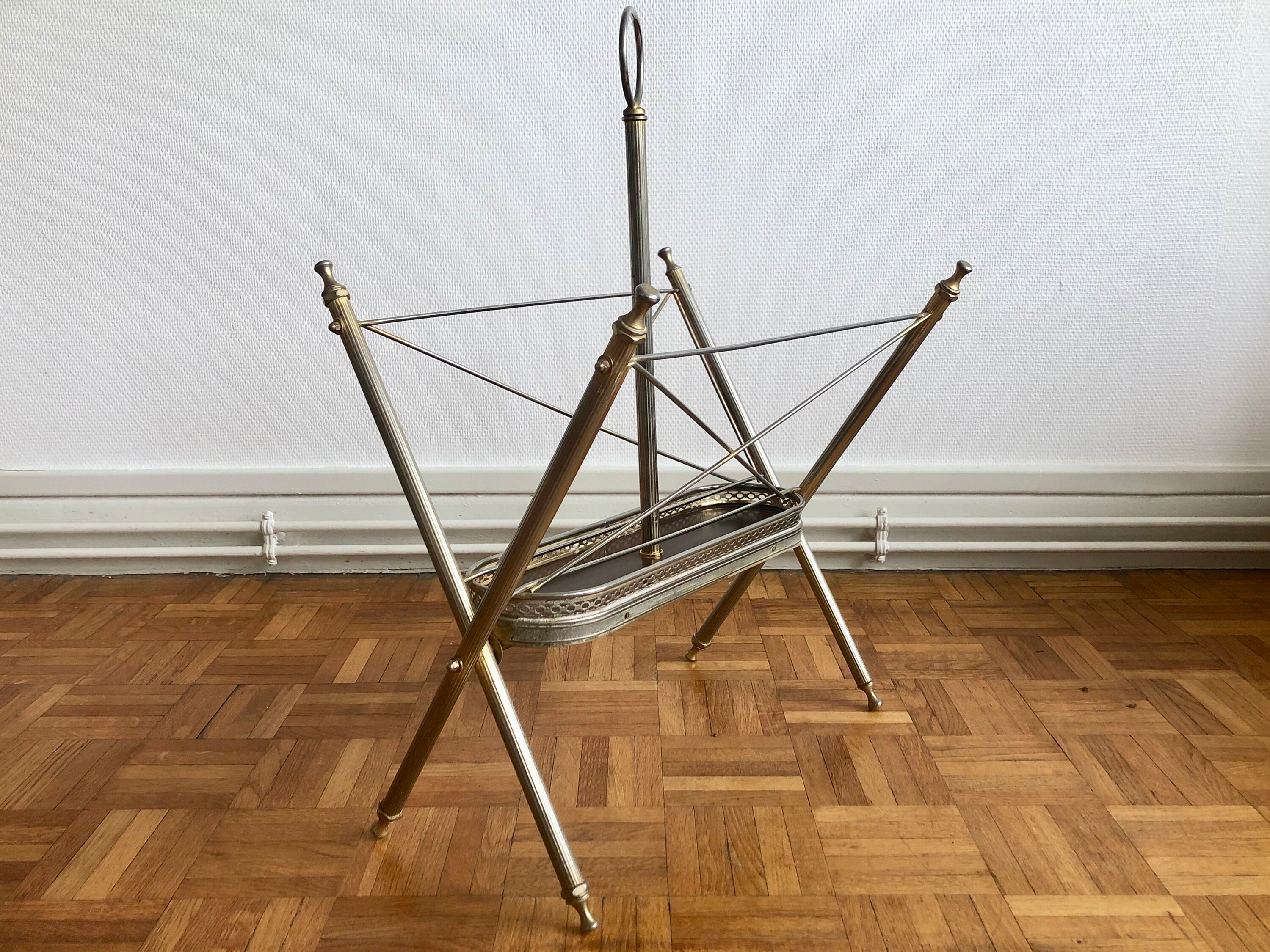 Porte-Revues Métal et Acajou 1950 1960, Accessoire Salon Vintage, Bout de Canapé Classique Chic, Déc