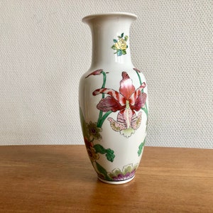 La Compagnie des Indes baluster vase, porcelain vase, classic chic decoration, iris orchid flowers, pink butterflies, oriental Chinese decor