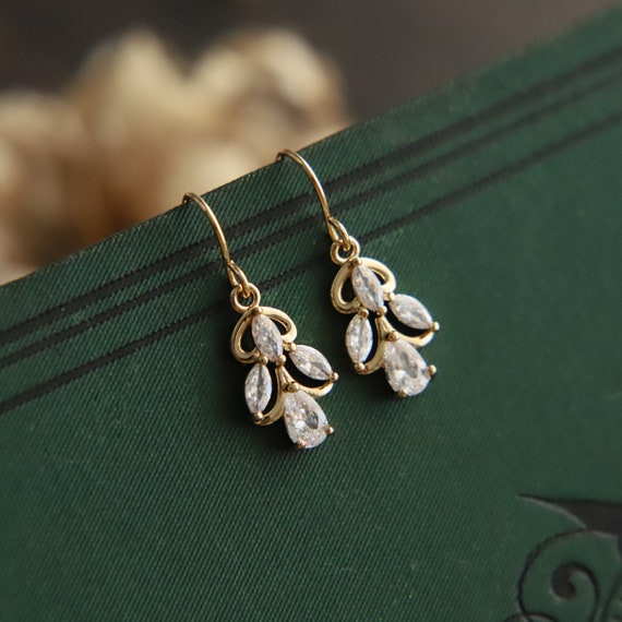 Orecchini A Clip Bello London Wallis Con Lunghe Catene E Cristalli - Placcato Oro, Senza Foro, Confortevoli