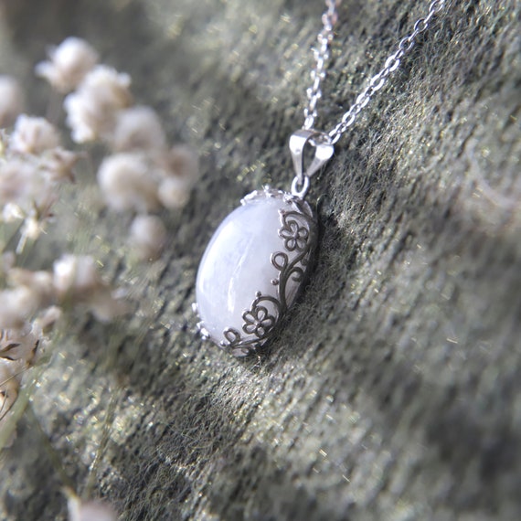White moonstone deals pendant