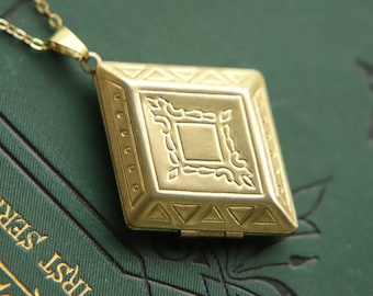 Nouveau Locket Necklace Gold For Women Victorian Lockets Vintage Locket Box Diamond Shaped Locket Mourning Locket Golden Locket 20s Twenties