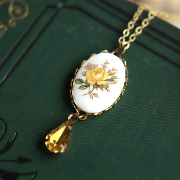 Collier rose jaune en or vintage Collier pour thé de l'après-midi, pendentif floral, collier en porcelaine, camée ovale, pendentif Limoge, Cottagecore lunatique