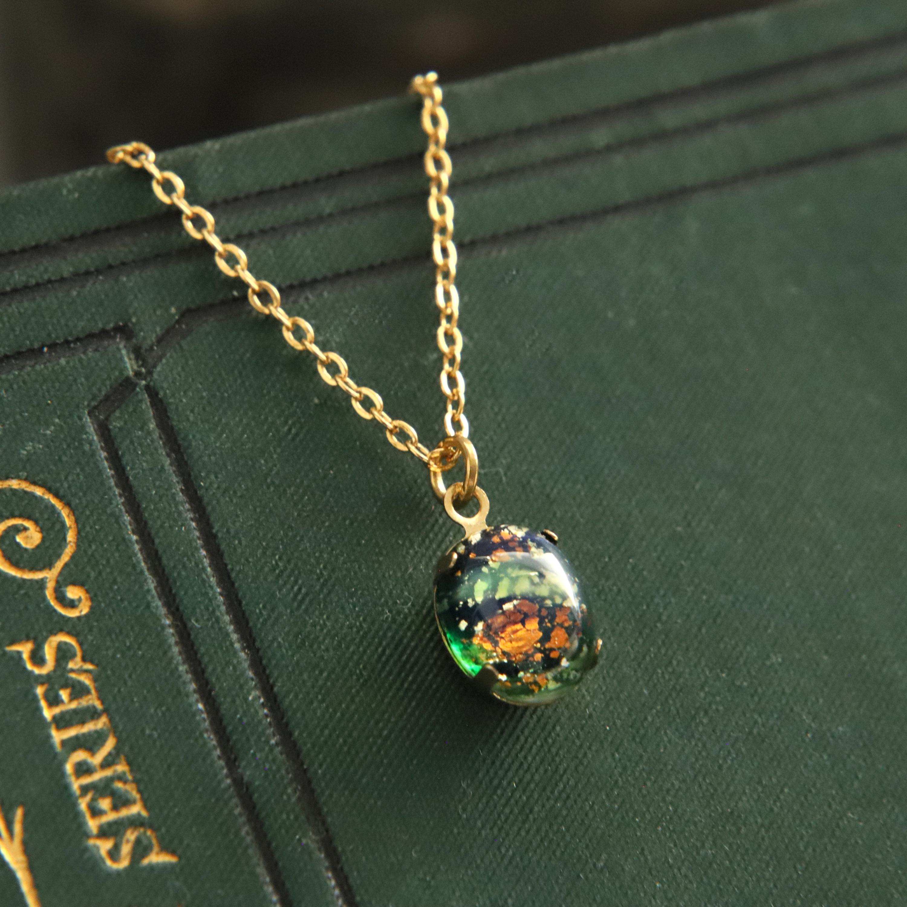 新品未使用　ガラス　真鍮　ネックレス ヴィンテージライラックガラスネックレス：1970年代の真鍮ペンダント