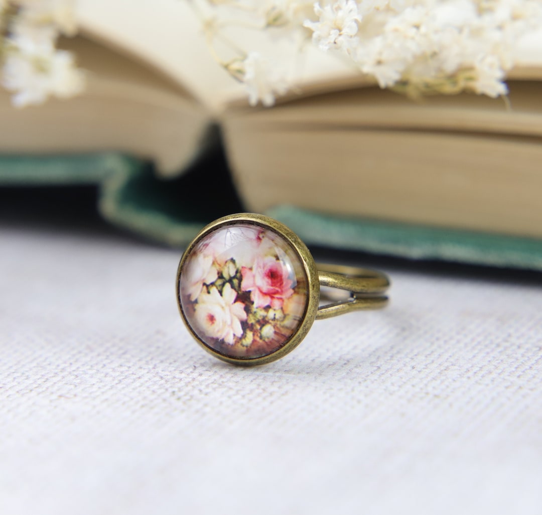 ヴィンテージスタイルのフローラルリング：ピンクのバラの絵