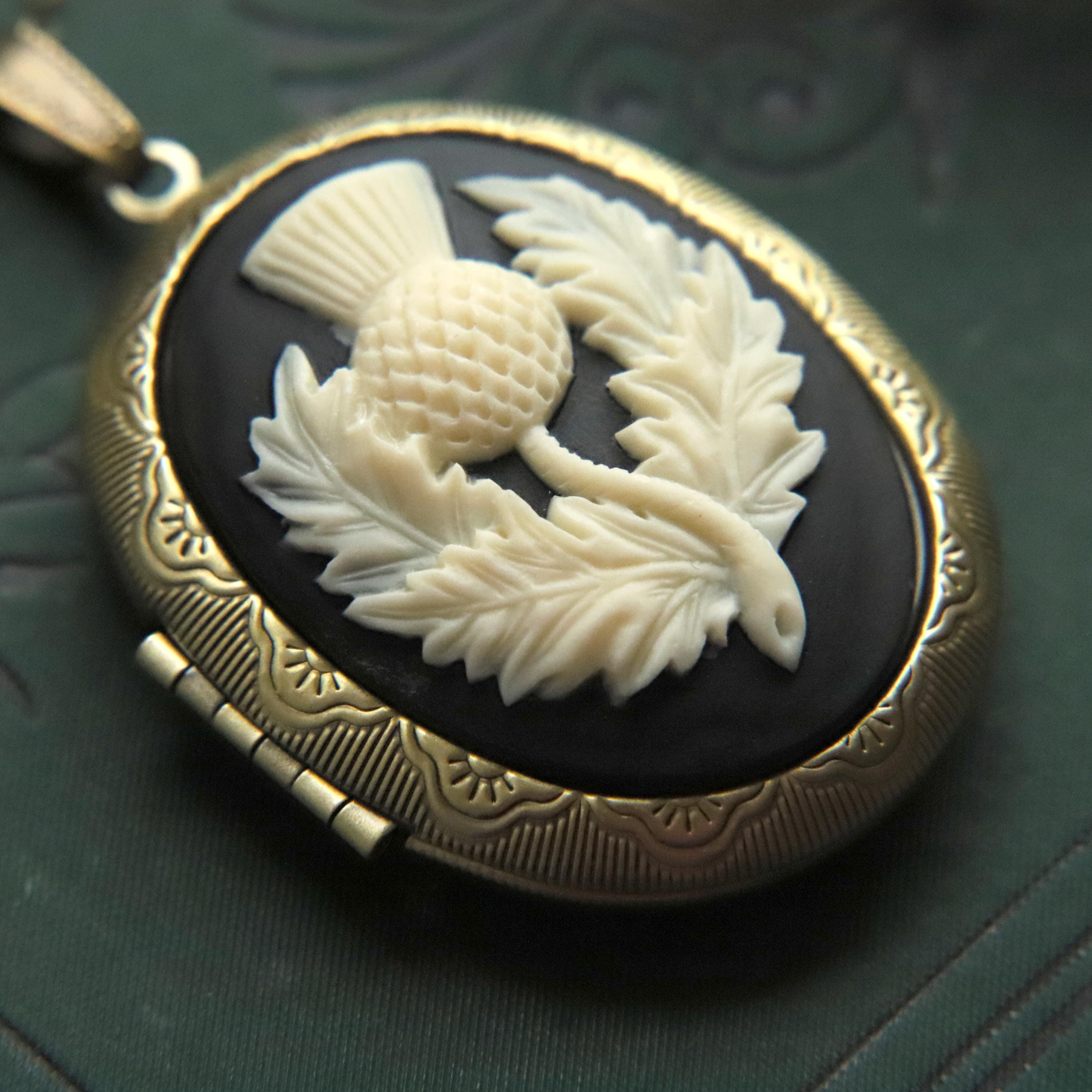 アザミカメオロケットネックレス：ビクトリア朝様式、写真の記念品