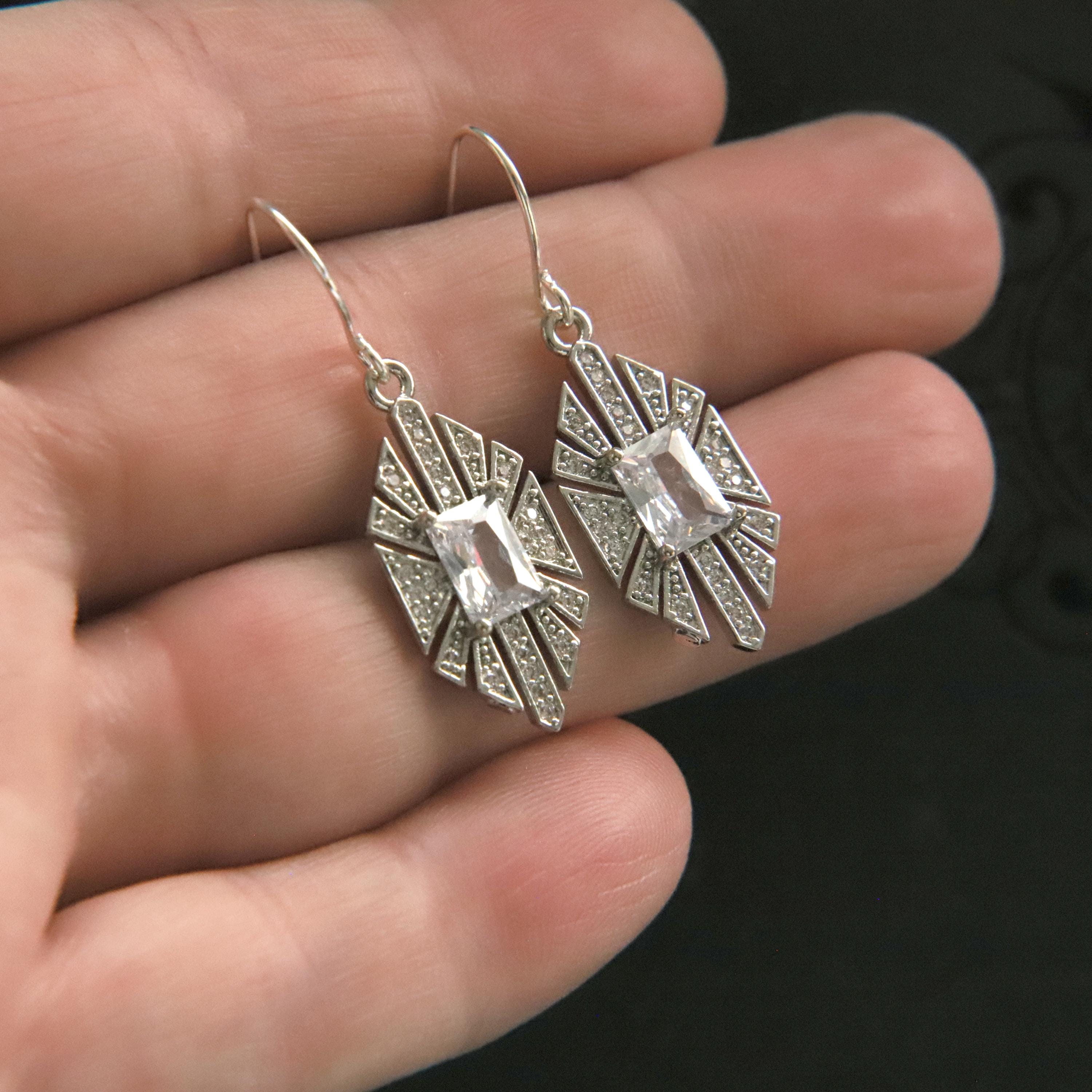 Vintage Inspirierte Art-Deco-Ohrringe, Tropfen-Ohrringe, Lünette Set Milgrain Ohrringe, Rundschliff Diamant Ohrringe, Latch Back Ohrringe