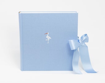 Album photo bébé, couverture tissu bleu clair, 23 x 24 cm, cigogne blanche