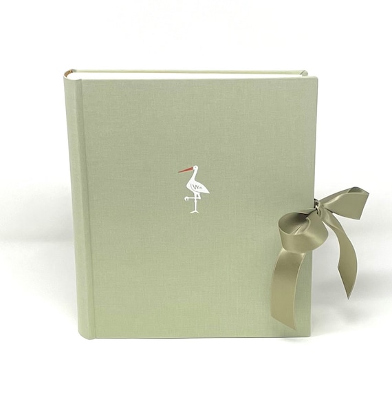 Personalisierbares Baby-Fotoalbum zur Geburt, Hochwertiges Erinnerungsalbum im Format 20 x 24 cm, schilfgrün, 30 Blätter/60Seiten