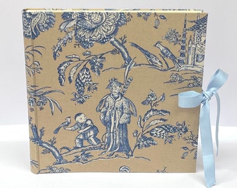 Fotoalbum Toile de Jouy, Blau, asiatisches Motiv, 30 x30 cm