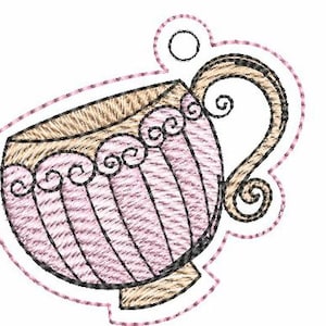 Puede incluir: Una taza de té rosa y marrón con un diseño decorativo de espiral. La taza de té tiene un asa y está delineada con una puntada marrón.