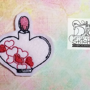 Liebe Trank Feltie - Maschine Stickerei-Design. 4 x 4 Reifen Instant Download. Filzeier. Valentinstag Herz Liebe Parfüm Flasche Feltie
