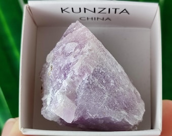Beautiful Kunzite Crystal from China Natural Raw Pink,Mineralcollection Spodumene,Pink Crystal, Kunzite Mineral,Kunzite Stone,Gemstone,N106