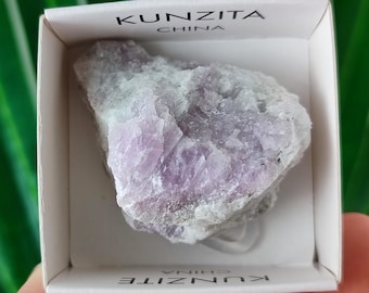 Beautiful Kunzite Crystal from China Natural Raw Pink,Mineralcollection Spodumene,Pink Crystal, Kunzite Mineral,Kunzite Stone,Gemstone,N106