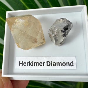 Herkimer Diamond (Mini) – Natural Double-Terminated Quartz Crystal,Size stand: 4 x 3.5 cm