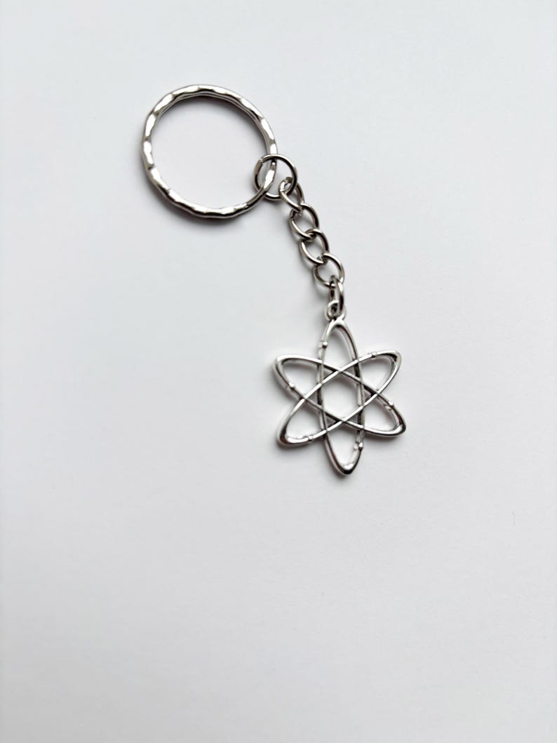Brelok do kluczy z motywem atomu geometrycznego – nauka o nauce, fajna przestrzeń zdjęcie 2