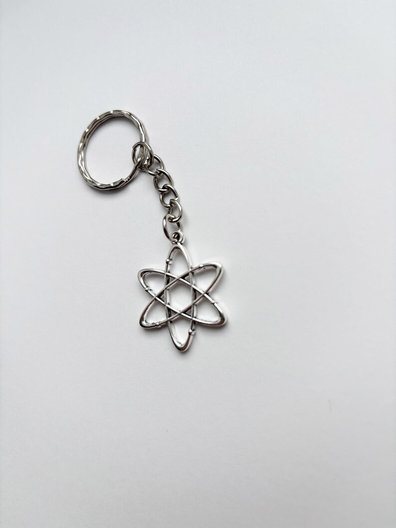 Brelok do kluczy z motywem atomu geometrycznego – nauka o nauce, fajna przestrzeń zdjęcie 3