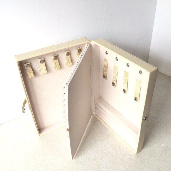 Quilted Vinyl Jewelry Storage Box In Cream Gem