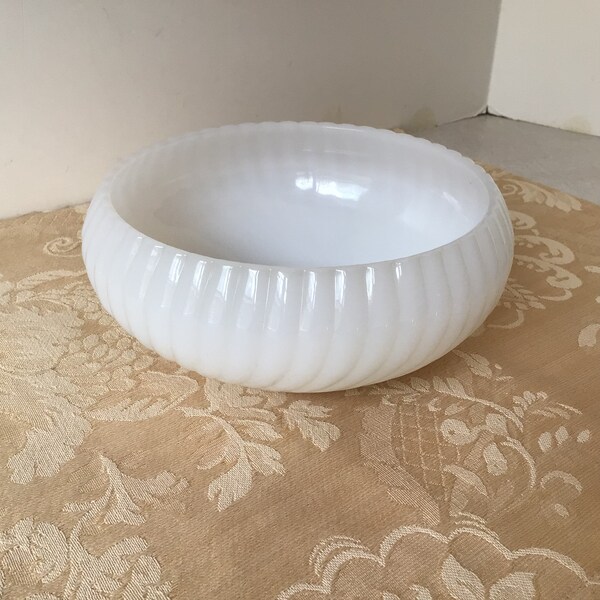 Vintage Anchor Hocking Milk Glass Bulb Bowl With Swirl Pattern