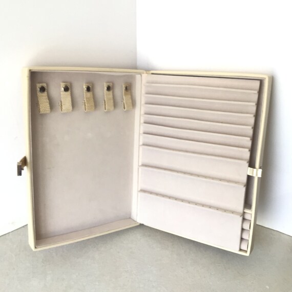 Quilted Vinyl Jewelry Storage Box In Cream Gem