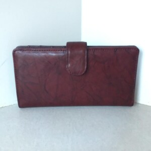 Cartera con tapa para chequera de cuero burdeos estilo vintage de Buxton