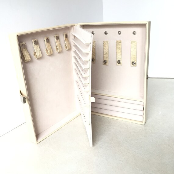 Quilted Vinyl Jewelry Storage Box In Cream Gem