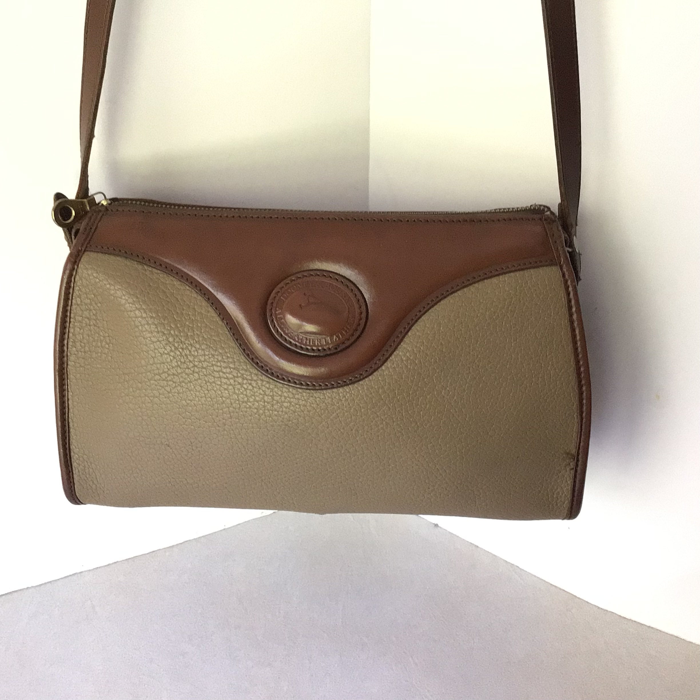 Vintage DOONEY & BOURKE White Signature DB Rainbow Zipper Small Handbag 12  x 7