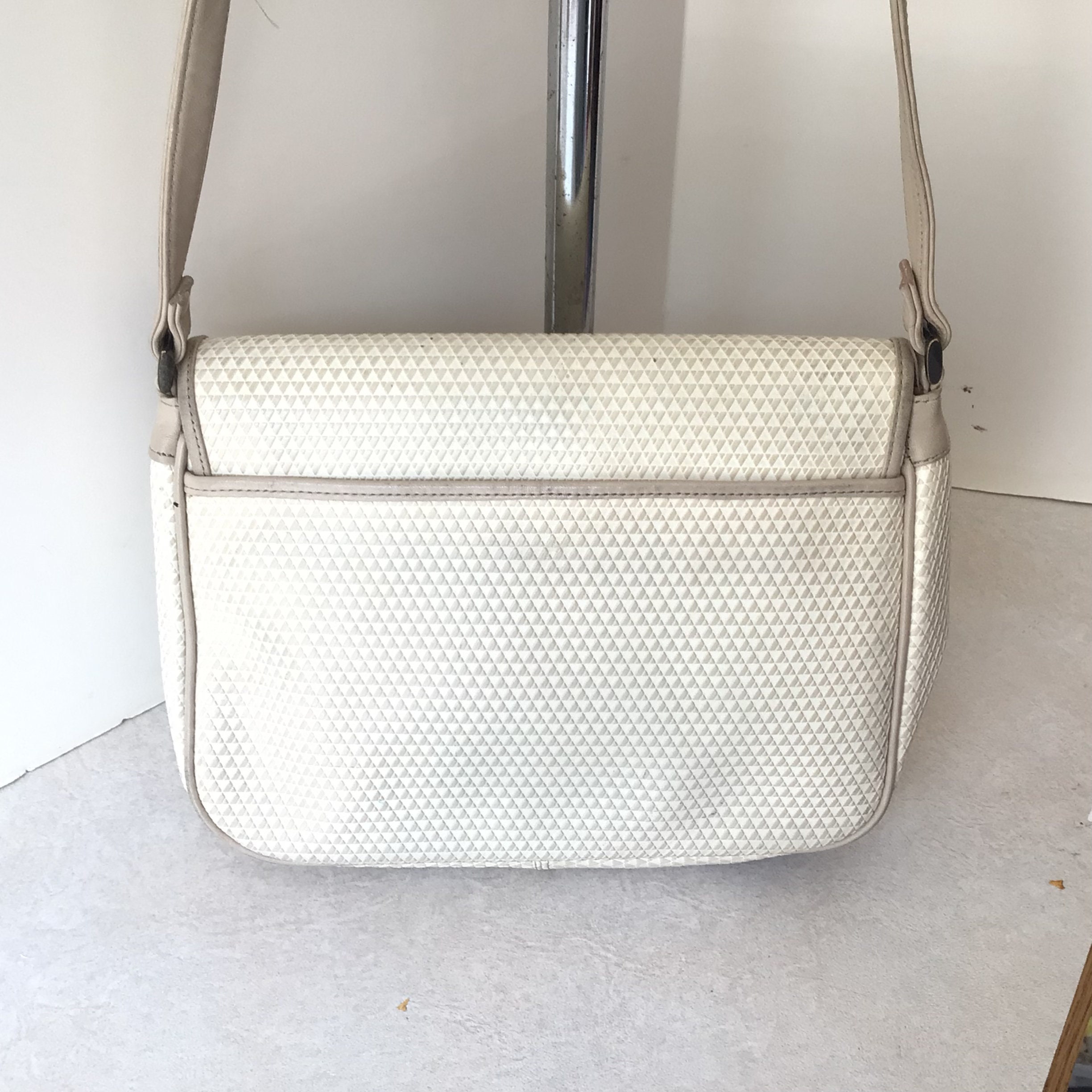 Liz Claiborne Signature Shoulder Bag in White and Tan Etsy