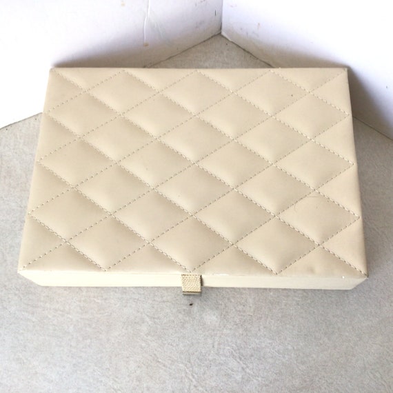 Quilted Vinyl Jewelry Storage Box In Cream Gem