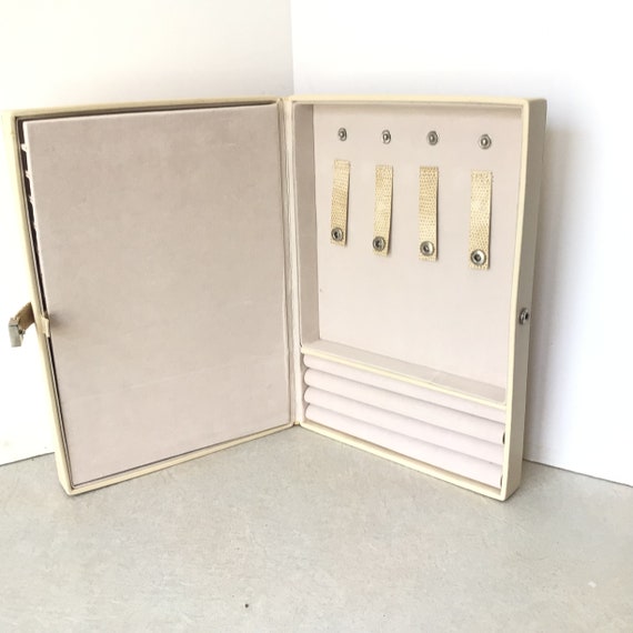 Quilted Vinyl Jewelry Storage Box In Cream Gem