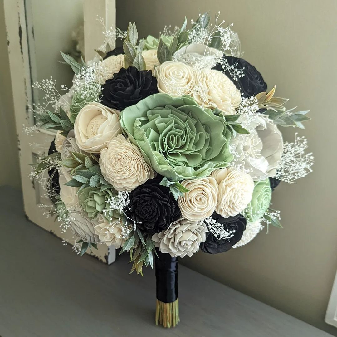 Black Ivory Gold Pampas Grass Bouquet, Gothic Wedding Bouquet With Ivory  Peonies and Gold Roses, Black Gold Wedding Bouquet 