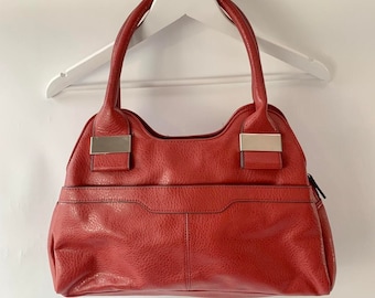 00's red faux leather shoulder bag