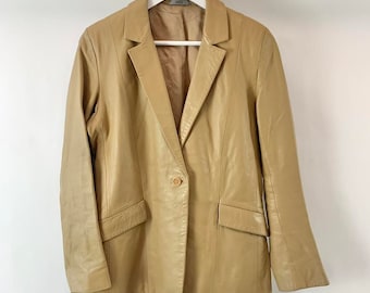 A size M, Vintage beige button up leather jacket