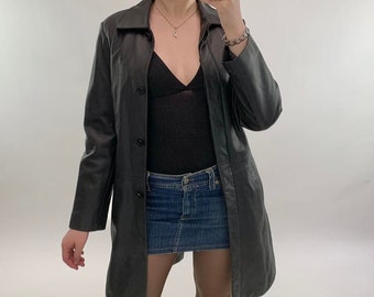 A size M, Vintage black long leather jacket