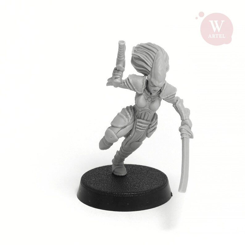 by W Artel 28mm wargaming and collectible miniatures Voidstalkers Squad 5 + Leader