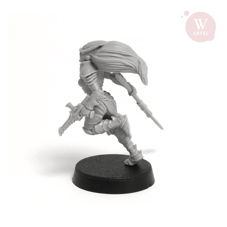 by W Artel 28mm wargaming and collectible miniatures Voidstalkers Squad 5 + Leader