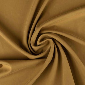 Tela de gabardina de sarga Tencel en color oro cardamomo, 62" de ancho, 5,85 oz imagen 2