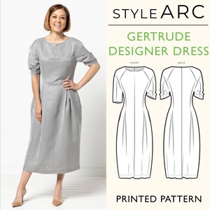 Op de afbeelding: Een gedrukt naaipatroon voor een jurk genaamd "Gertrude Designer Dress" van Style Arc. Het patroon bevat instructies voor de voorkant en achterkant van de jurk.