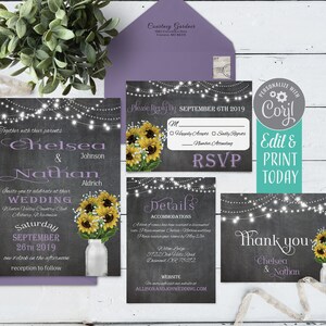 Puede incluir: Un conjunto de invitaciones de boda con fondo de pizarra y luces de cadena. La invitaci&oacute;n presenta un ramo de girasoles en un tarro de cristal. El texto de la invitaci&oacute;n dice "Chelsea & Nathan".