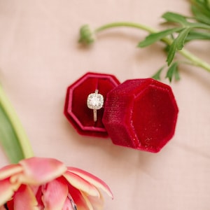 Boîte à bague de mariage Bourgogne, Boîte à bagues pour cérémonie de mariage, Porte-bague de fiançailles personnalisé, Idée cadeau de fiançailles