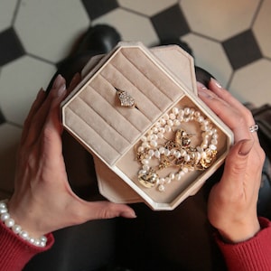 Scatola portagioielli in velluto, scatola portagioielli moderna, regalo fatto a mano per lei, regalo per la festa della mamma