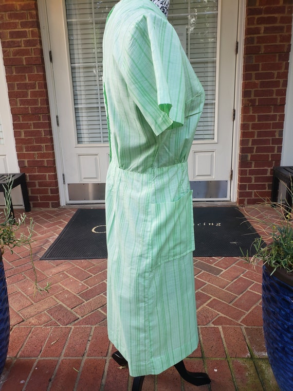 Light green vintage dress - image 2