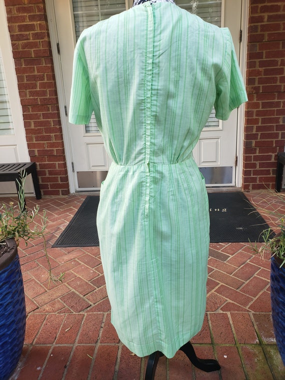 Light green vintage dress - image 3