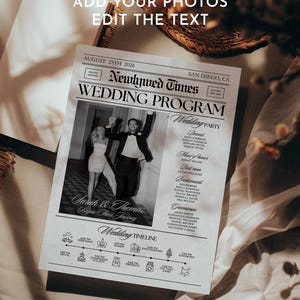 K&ouml;nnte beinhalten: Ein schwarz-wei&szlig;es Hochzeitsprogramm im Zeitungsdesign. Die Schlagzeile lautet "Newlywed Times WEDDING PROGRAM" mit dem Datum 25. August 2026. Das Programm enth&auml;lt ein Foto des Paares, Details der Hochzeitsgesellschaft und einen Zeitplan. Der Text oben lautet "ADD YOUR PHOTOS EDIT THE TEXT".