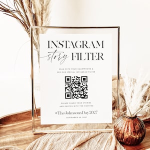 Peut inclure: Une pancarte blanche avec du texte noir qui dit "INSTAGRAM story FILTER" avec un code QR et le texte "PLEASE SHARE YOUR STORIES AND PHOTOS WITH THE HASHTAG #TheJohnsonsDay2027 SEPTEMBER 20, 2027".