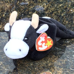 TY Beanie Baby, Daisy (style 4006)