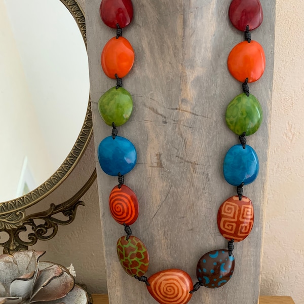 Collier réglable multicolore en tagua (ivoire végétal) légère