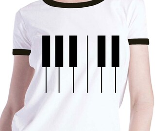 Conception de t-shirt numérique avec touches de piano.