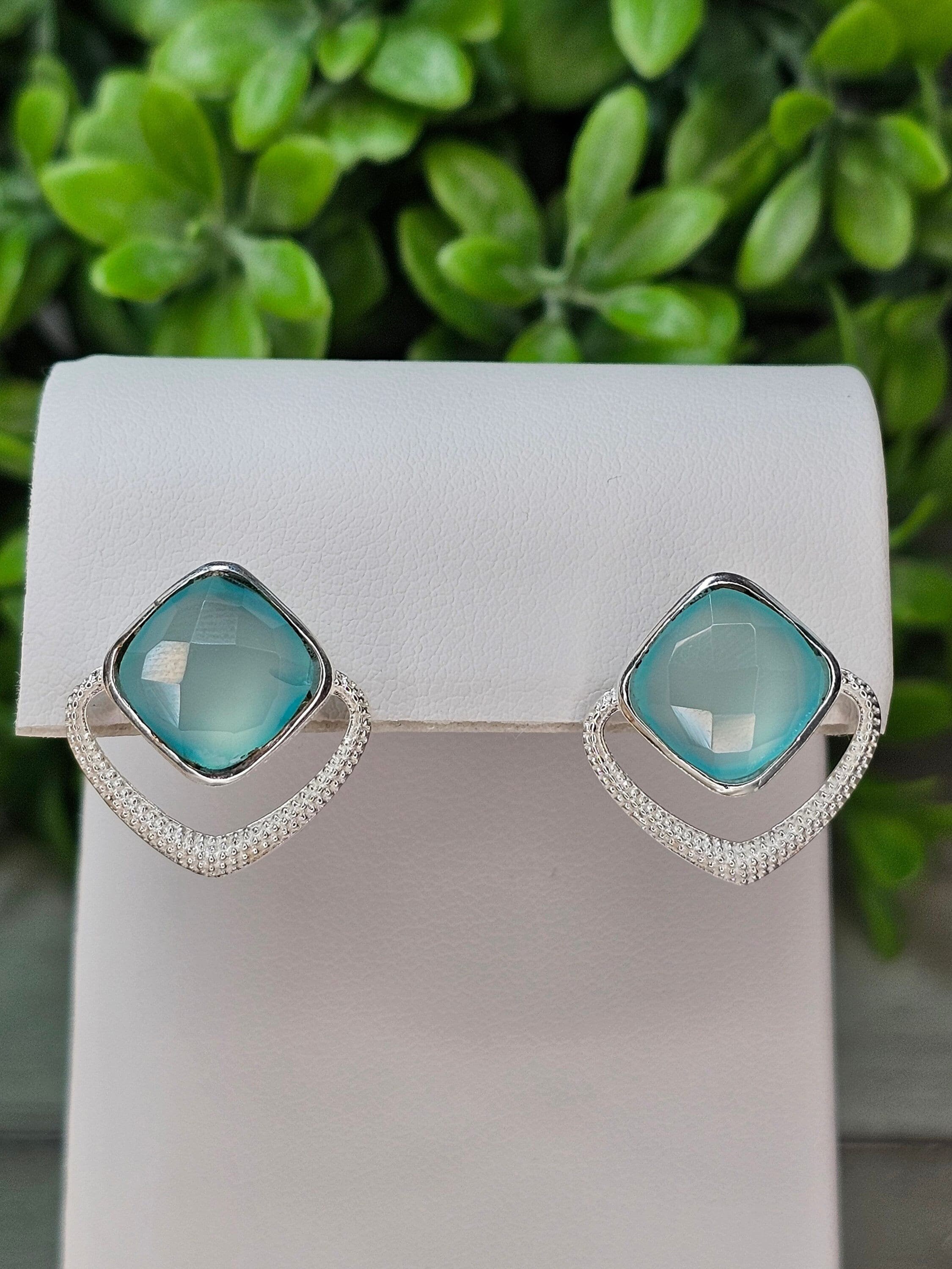 ブルーカルセドニーと925シルバーのスタッドピアス - Etsy 日本