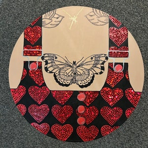 Wembley N4……HSLOT 2023. A recycled vintage vinyl, hand painted with Harry Styles’ iconic stage outfit. .