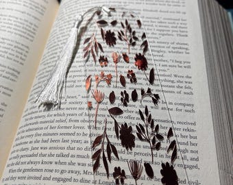 Rose Gold Flower Bookmark – Sleek Design with Elegant Tassel